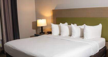 Country Inn & Suites by Radisson Erie