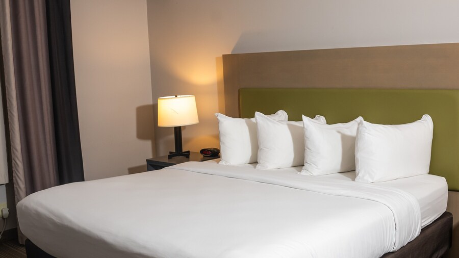 Country Inn & Suites by Radisson Erie