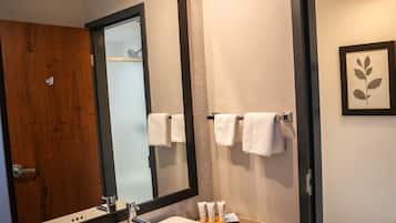 Ensemble douche/baignoire, articles de toilette écologiques