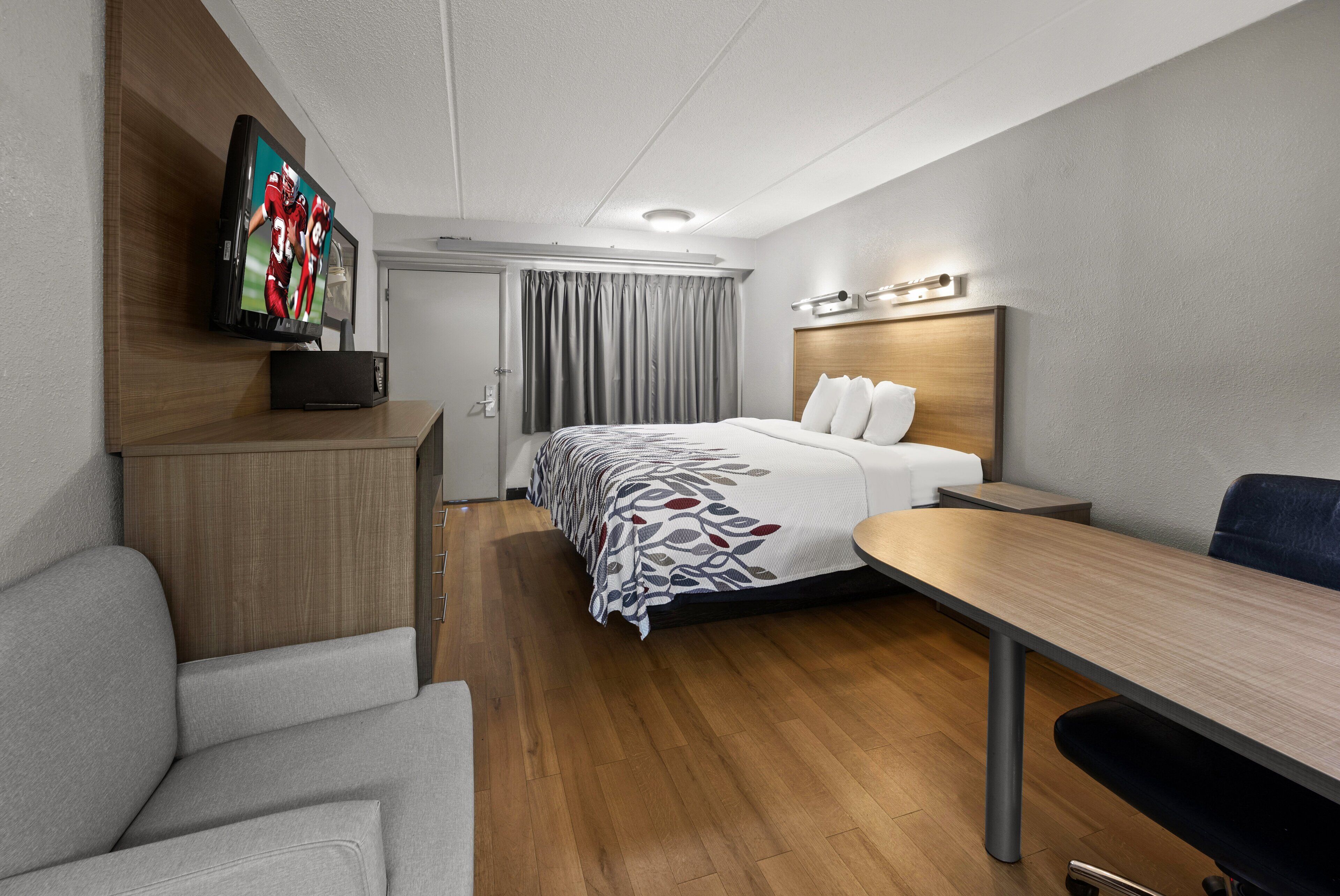 desk, laptop workspace, blackout curtains, free cots/infant beds