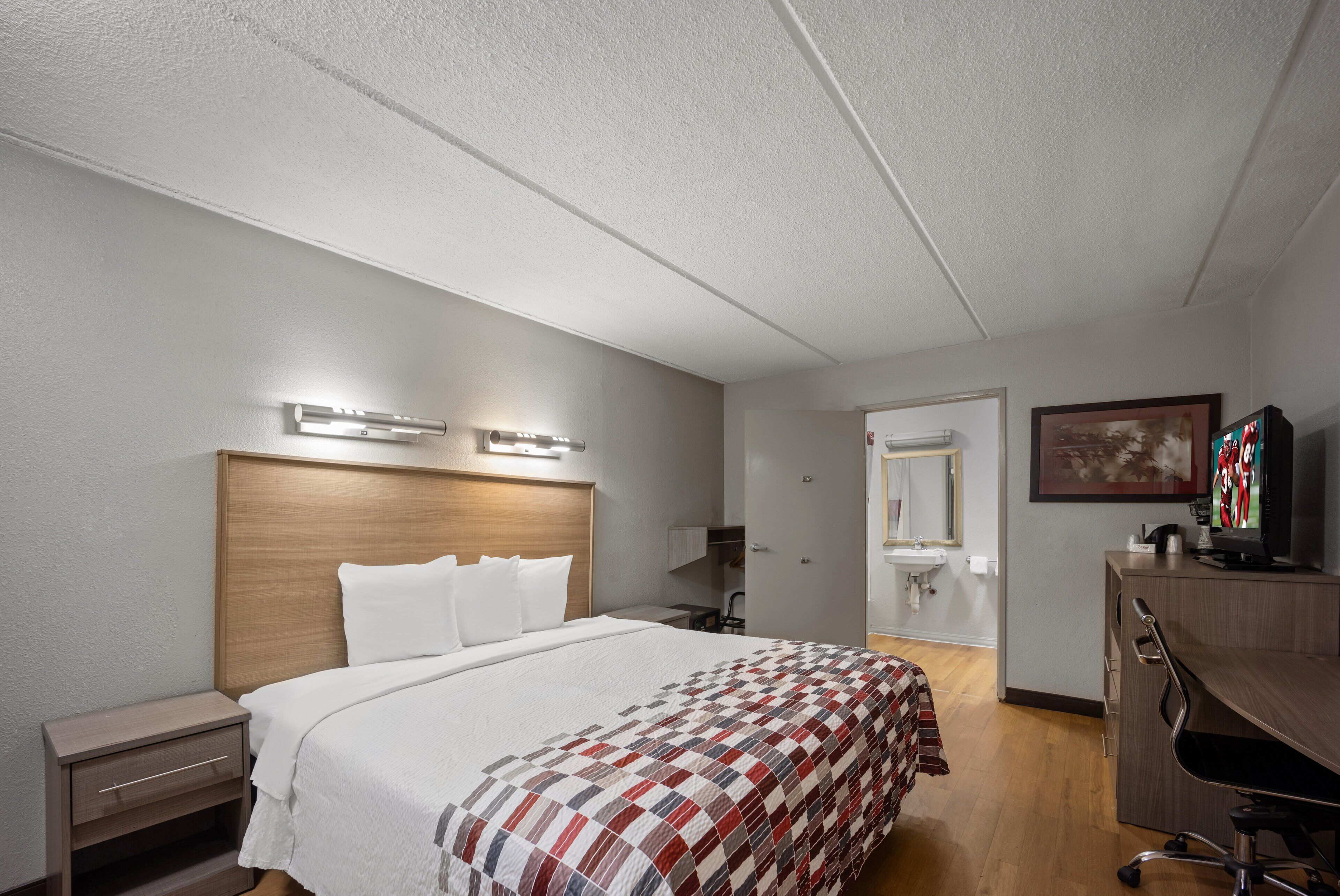 desk, laptop workspace, blackout curtains, free cots/infant beds