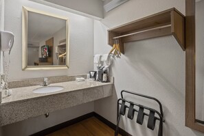 Articles de toilette écologiques, séchoir à cheveux, serviettes fournies