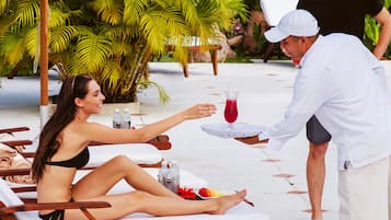 Outdoor pool, free cabanas, pool umbrellas