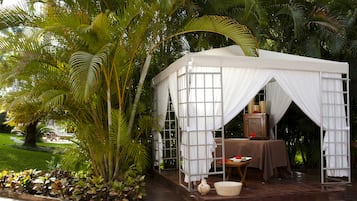 Outdoor treatment areas, sauna, hot tub, body treatments, mud baths