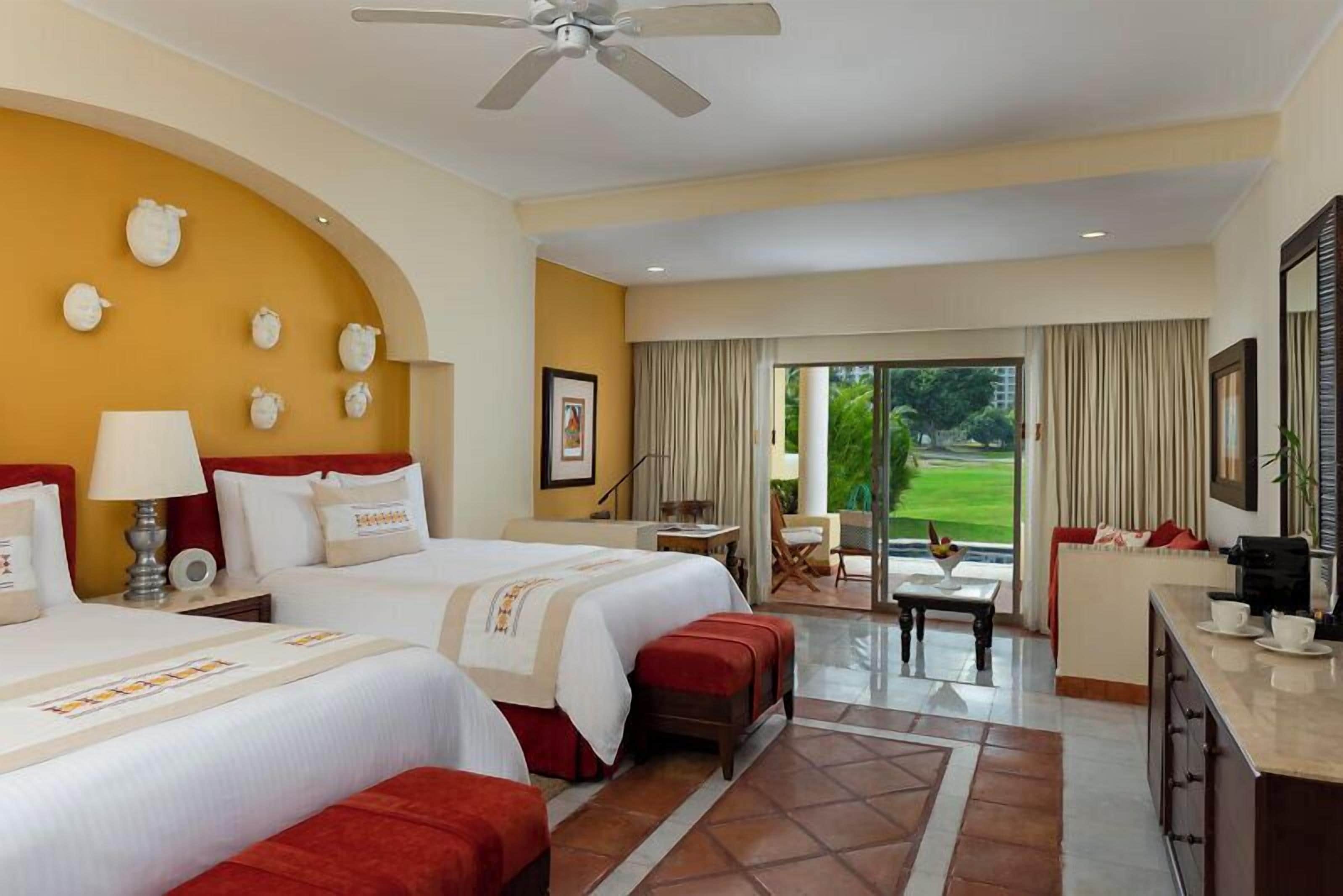 Grand Class Suite | Premium bedding, down comforters, pillowtop beds, minibar (free items)