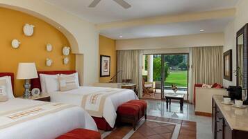 Grand Class Suite | Premium bedding, down comforters, pillowtop beds, minibar (free items)