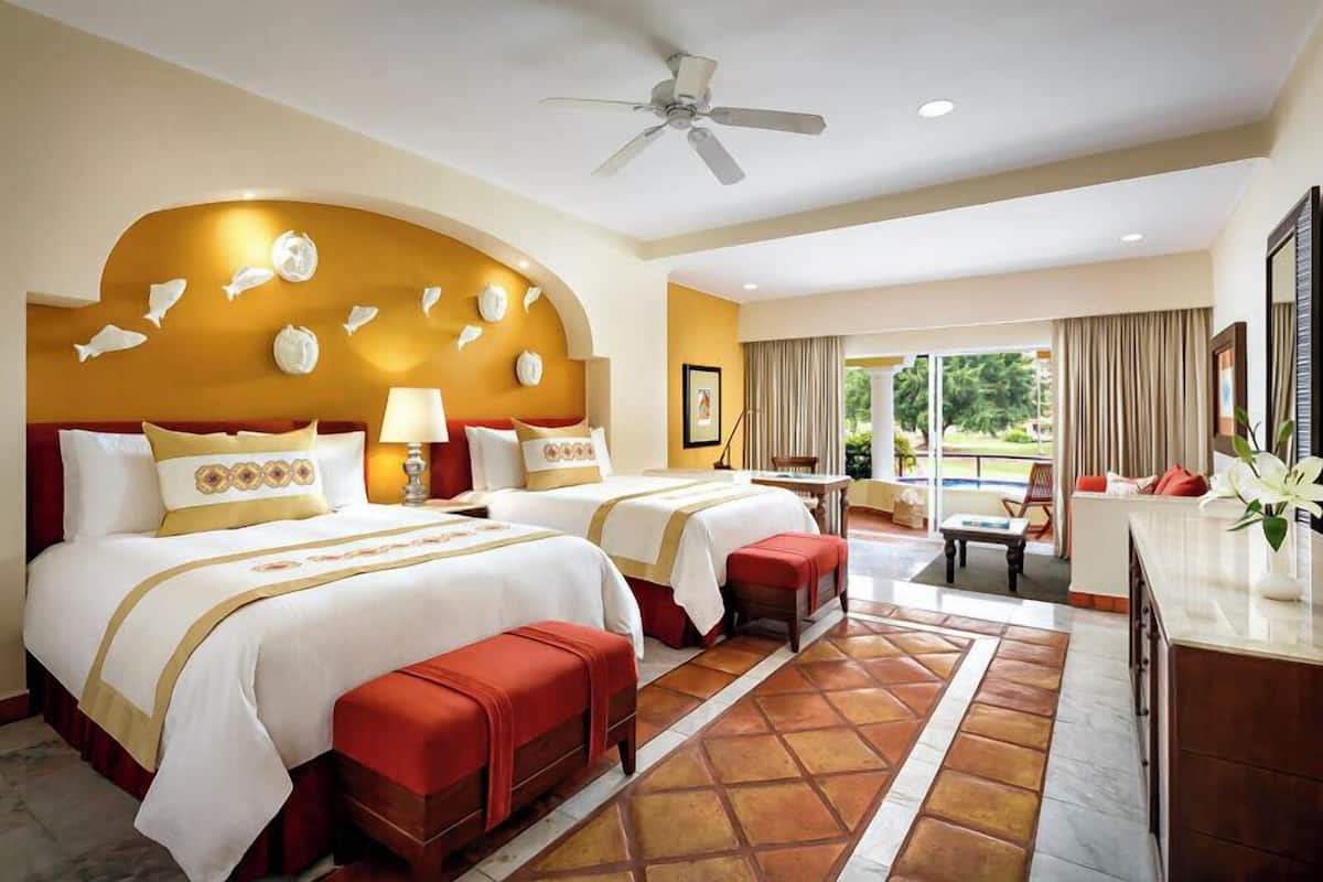 Grand Class Suite | Seprai premium, selimut bulu angsa, dan bantalan ekstra lembut