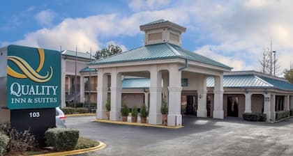 Quality Inn & Suites Clinton - Jackson West