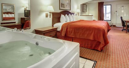 Quality Inn & Suites Clinton - Jackson West