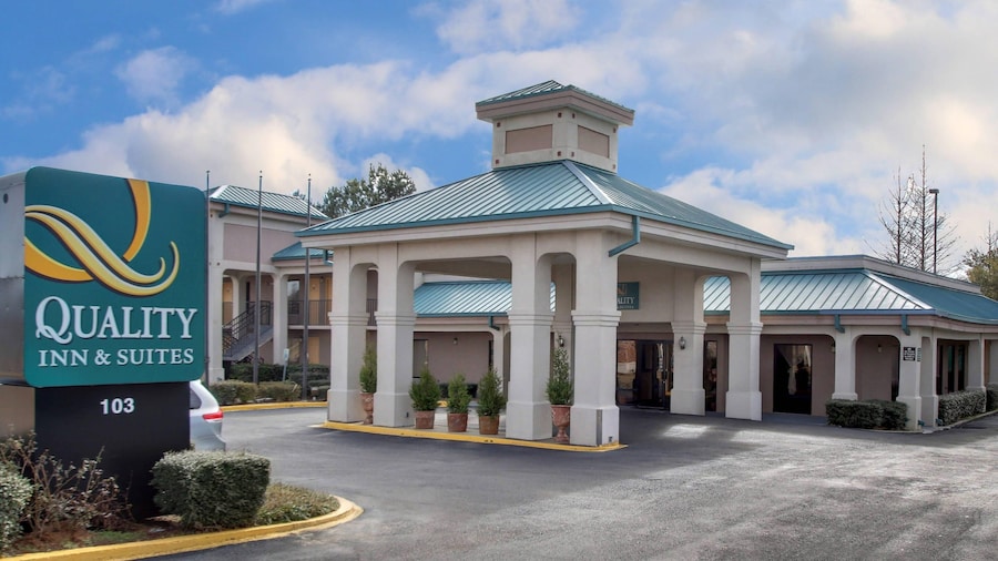 Quality Inn & Suites Clinton - Jackson West