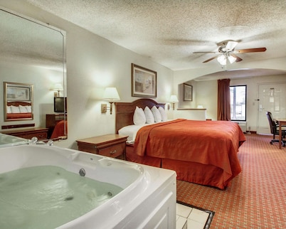 Quality Inn & Suites Clinton - Jackson West