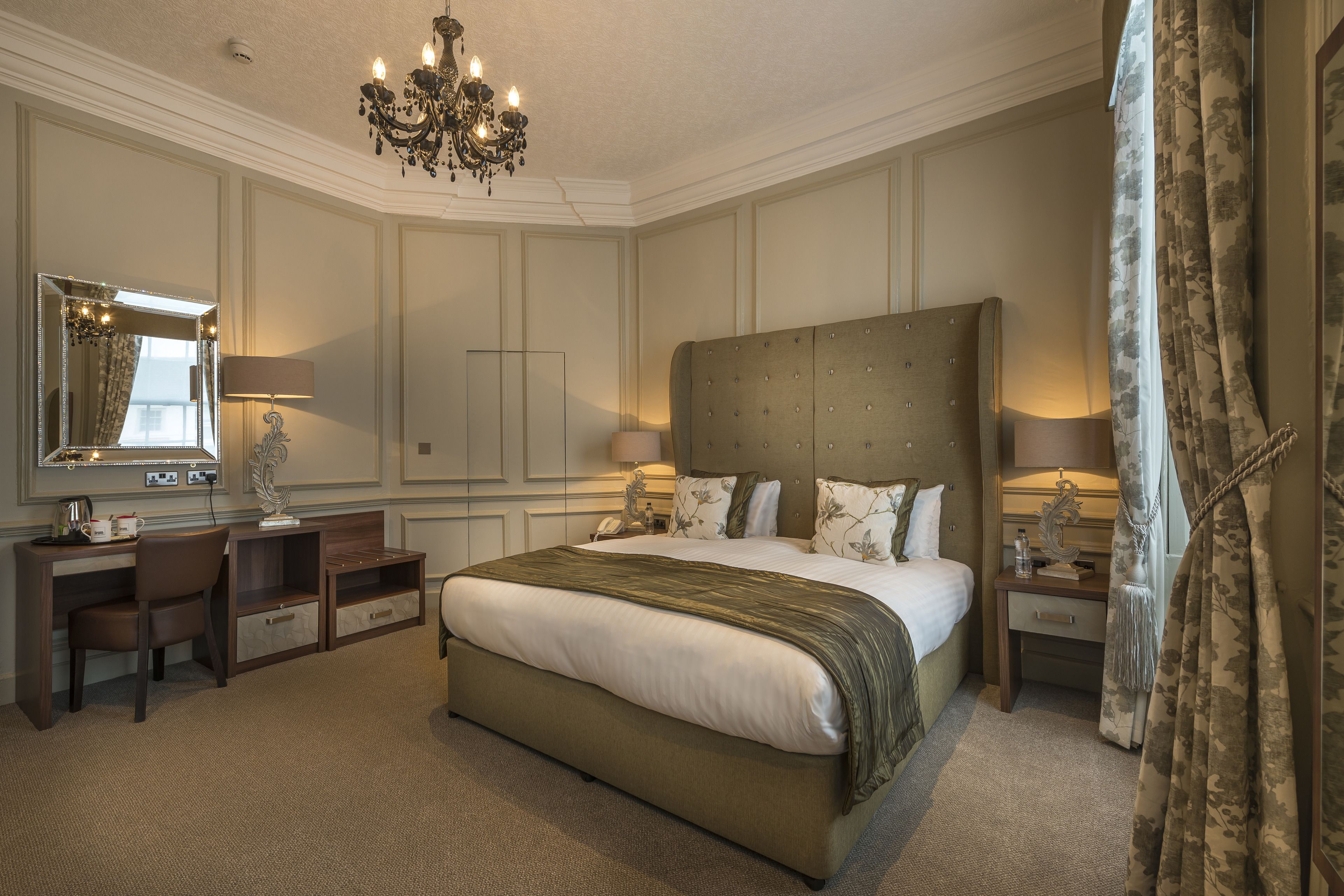 superior double room | 1 bedroom, individually decorated, individually furnished, desk