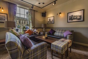 Lounge - The Kings Head Hotel, Richmond, North Yorkshire (Richmond)