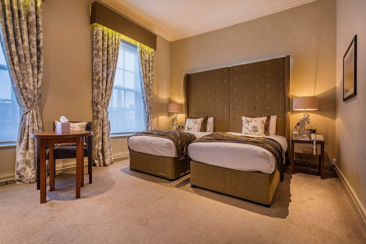 superior twin room | 1 bedroom, individually decorated, individually furnished, desk