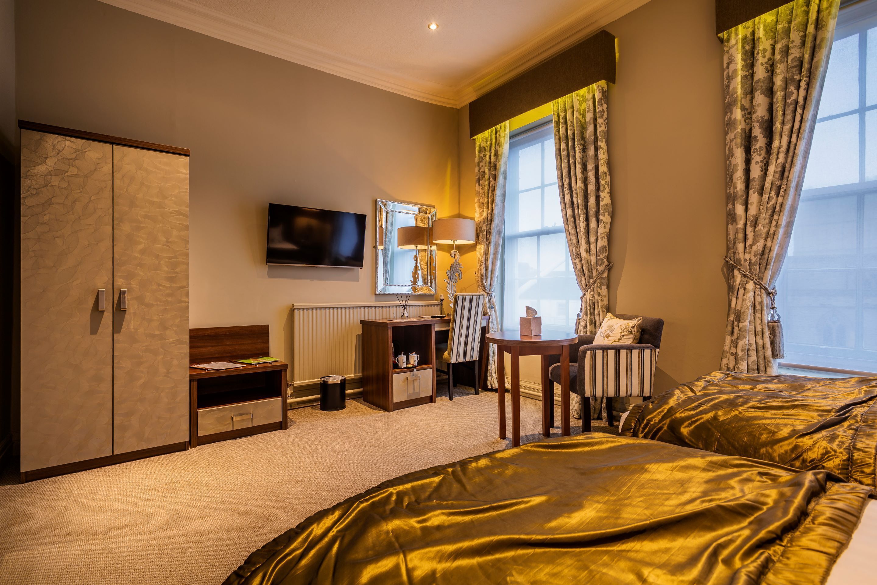 superior twin room | 1 bedroom, individually decorated, individually furnished, desk