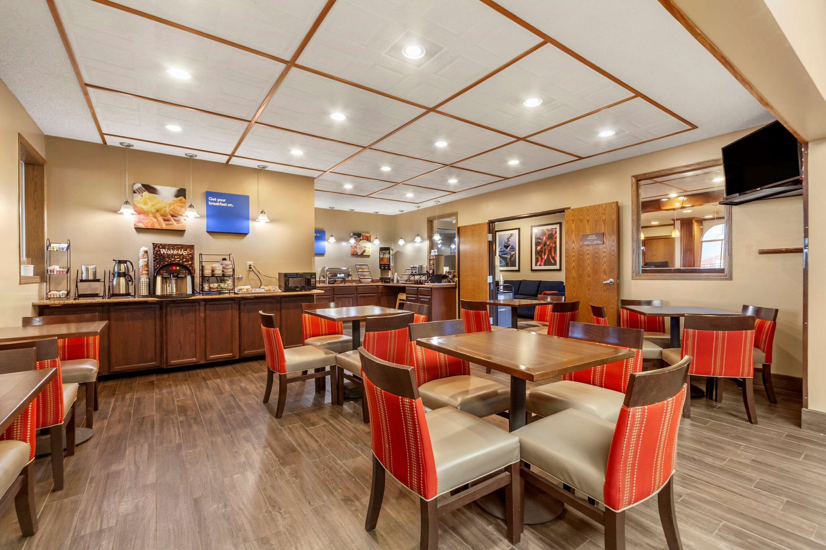 Free daily continental breakfast 