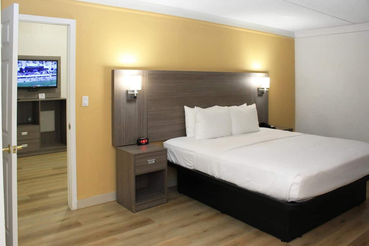 Suite, 1 King Bed, Non Smoking | Premium bedding, desk, iron/ironing board, free WiFi
