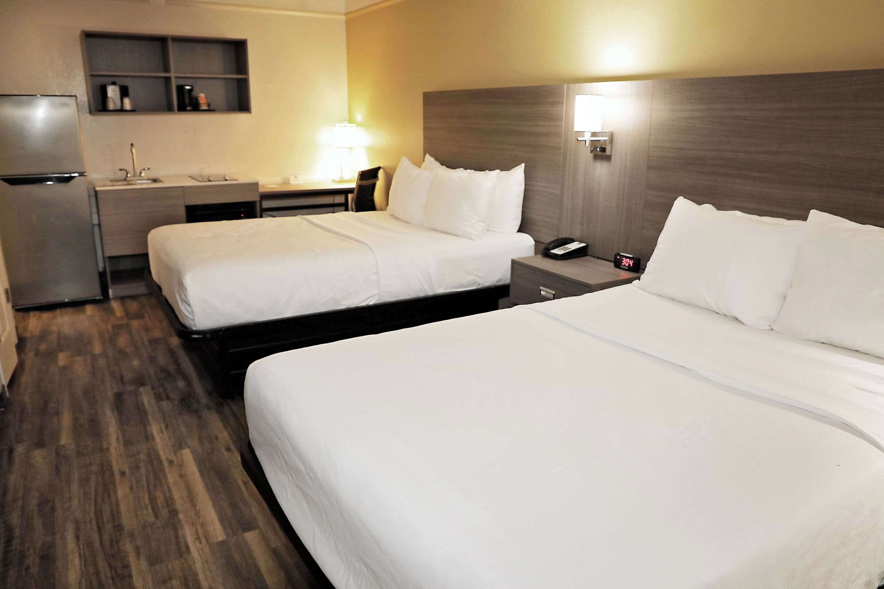 Premium bedding, desk, iron/ironing board, free WiFi