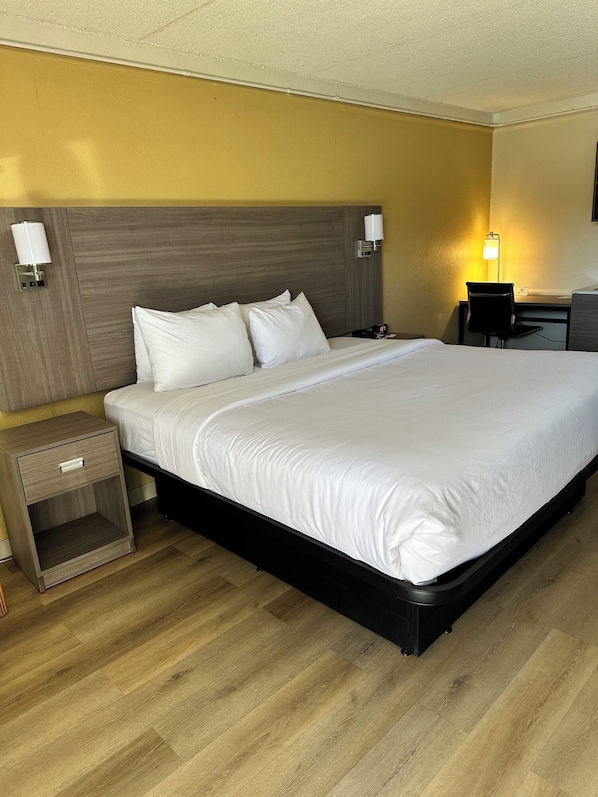 Standard Room, 1 King Bed, Non Smoking | Premium bedding, desk, iron/ironing board, free WiFi
