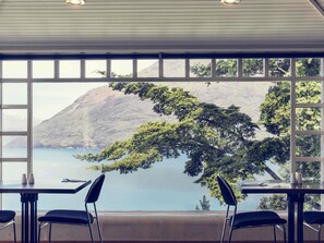 2 間餐廳，供應早餐