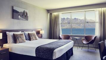 Superior Room, 1 King Bed, Lake View