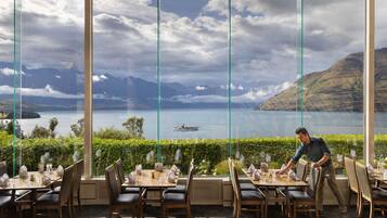 2 restaurants; breakfast and dinner served