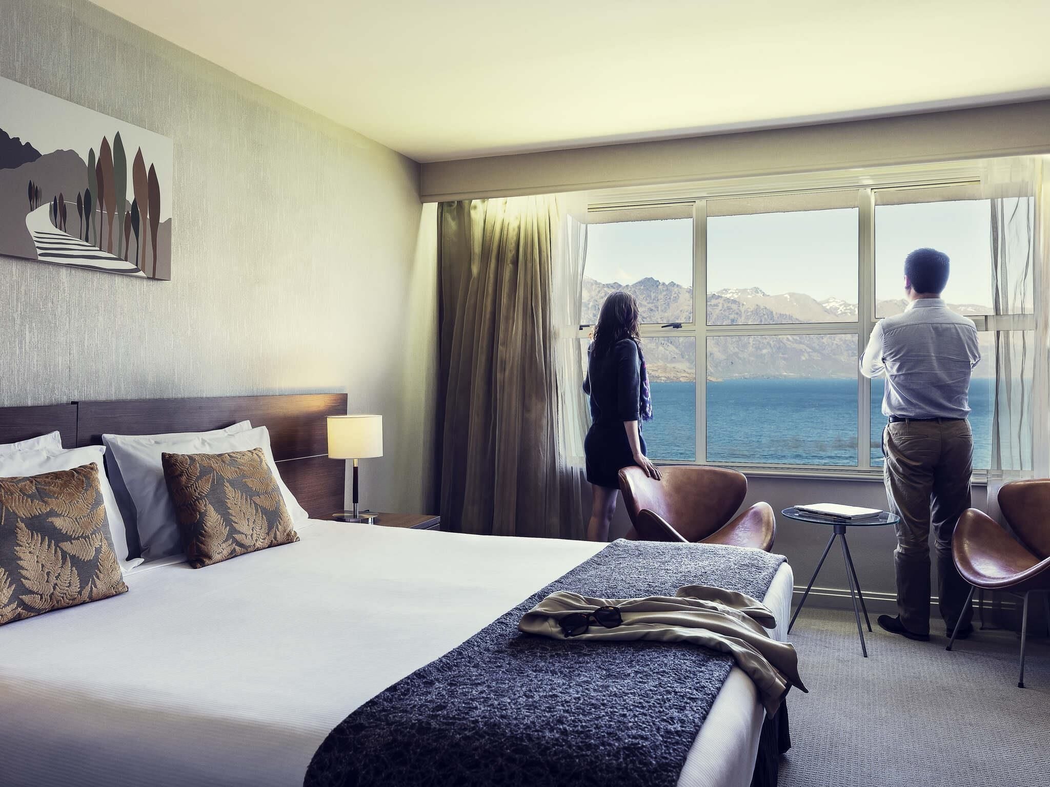 Superior Room, 1 King Bed, Lake View | In-room safe, individually furnished, desk, blackout drapes