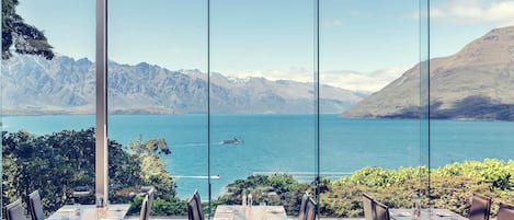 2 restaurants servant le déjeuner