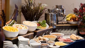 Daily buffet breakfast (NZD 32 per person)