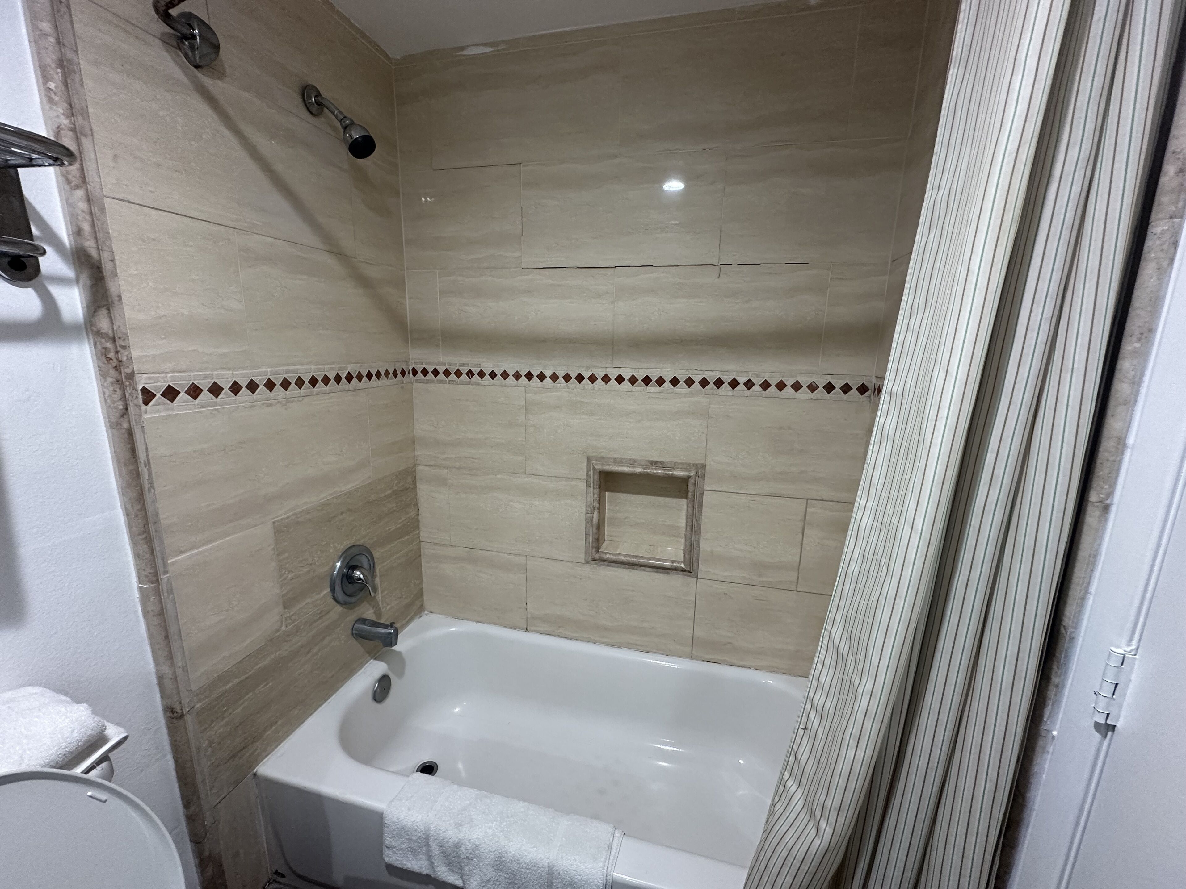 Ducha, secador de pelo, toallas