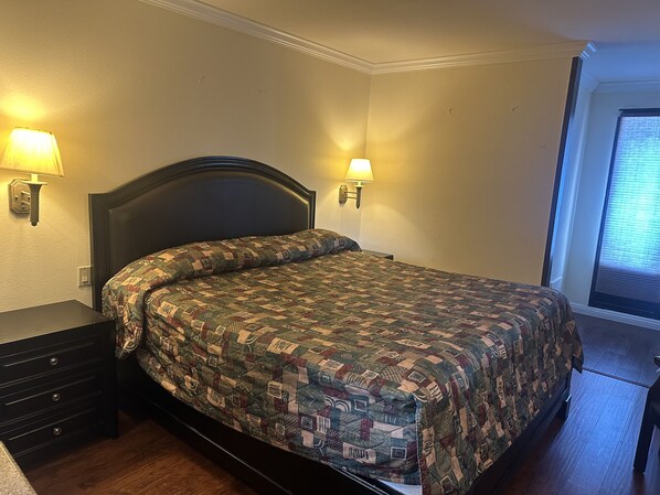 1 habitación, tabla de planchar con plancha, wifi gratis y ropa de cama 