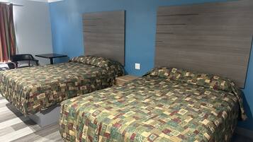 熨斗/熨衣板、免费 WiFi、床单、闹钟