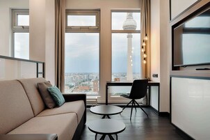 Hipoallergén ágynemű, széf a szobában és íróasztal