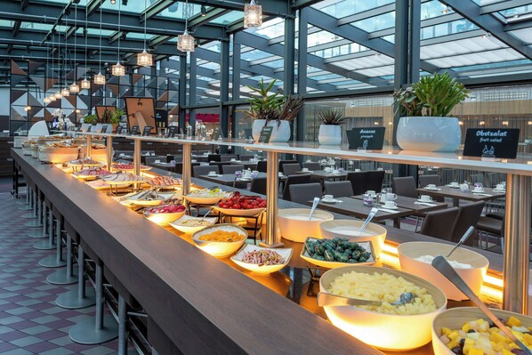 Frukostbuffé varje dag (EUR 19 per person)