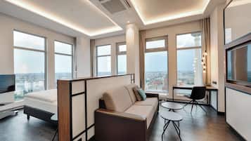 Hypo-allergenic bedding, in-room safe, desk, laptop workspace