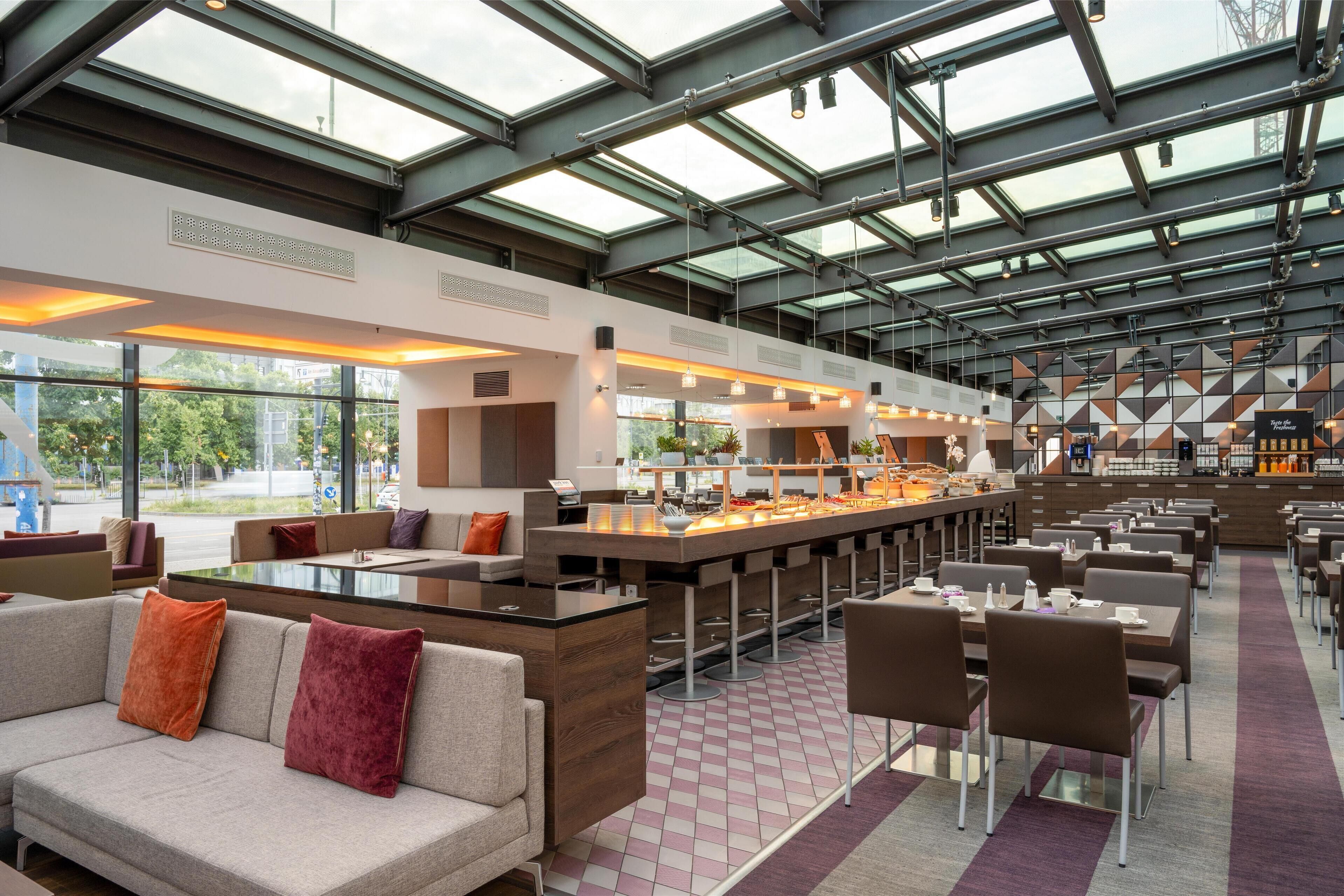 Café da manhã com buffet todos os dias (EUR 19 por pessoa) 