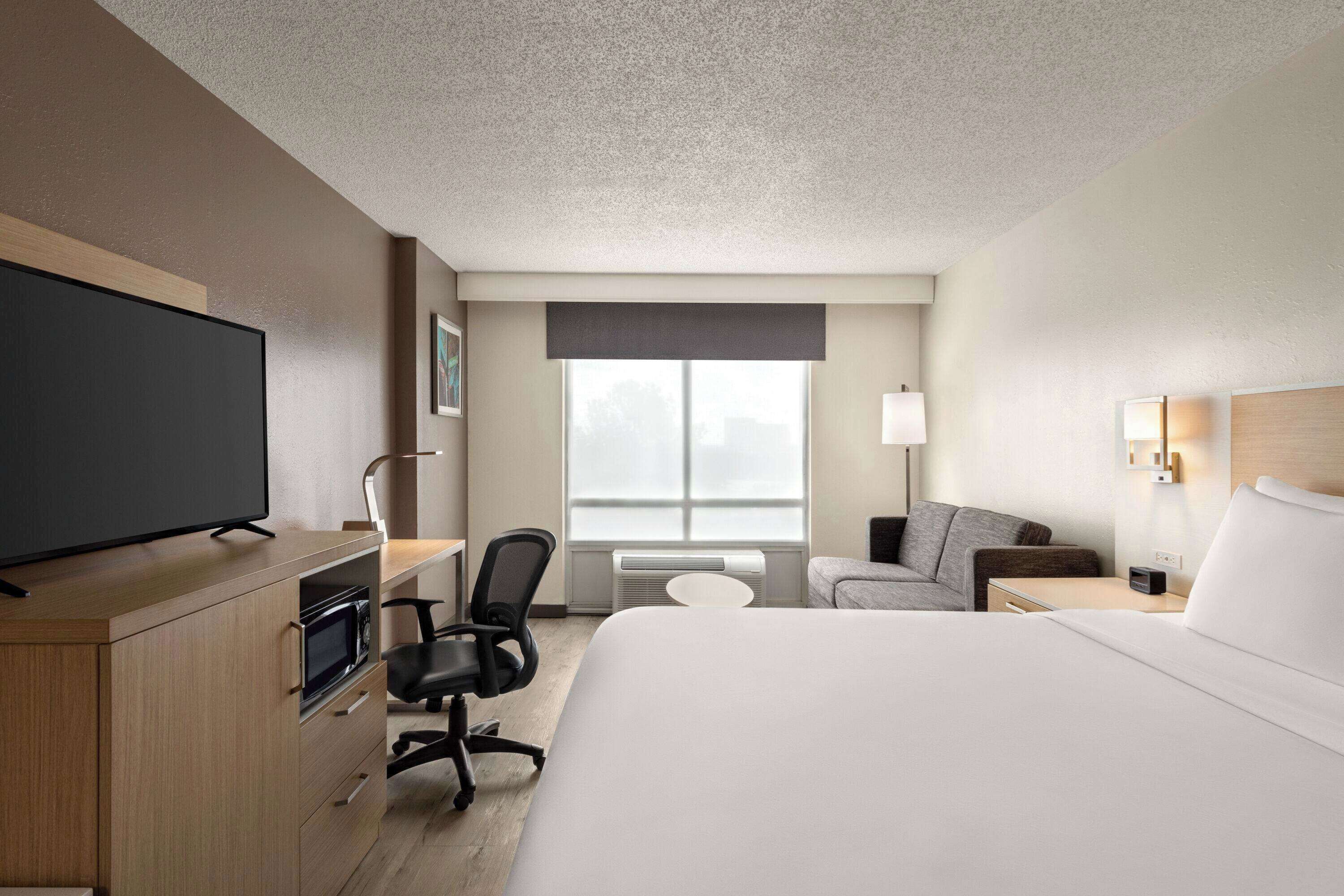 Deluxe Room, 1 King Bed with Sofa bed | Desk, iron/ironing board, cots/infant beds, free WiFi