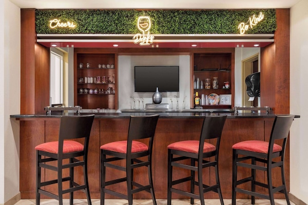 Breakfast and dinner served