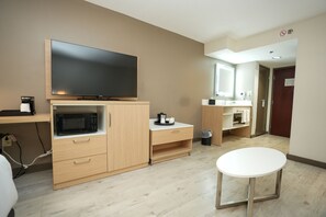 Desk, iron/ironing board, cots/infant beds, free WiFi