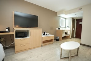 Schreibtisch, Bügeleisen/Bügelbrett, Babybetten, kostenloses WLAN