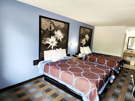 免费 WiFi、床单、闹钟