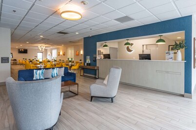 Comfort Inn & Suites Buffalo Airport
