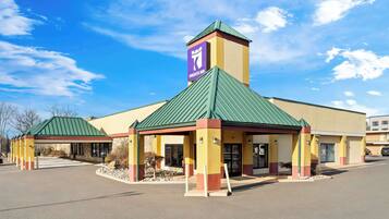 Welcome to Knights Inn, featuring a distinctive roof and a symmetrical design with a central tower.