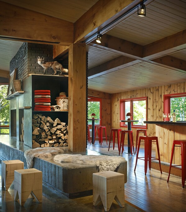 Bar (on property) - Lake House at High Peaks Resort (Lake Placid)