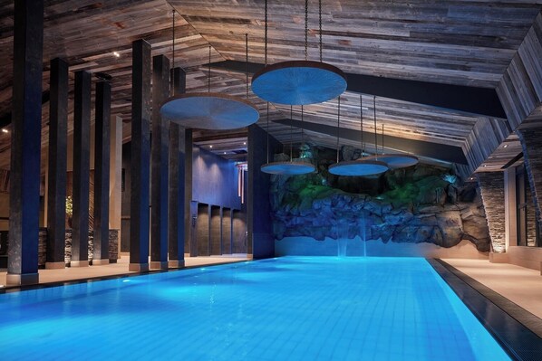 Indoor pool, 3 outdoor pools