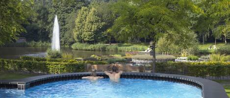 Indoor pool, 3 outdoor pools