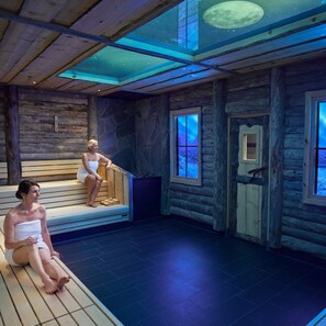Couples treatment room(s), sauna, steam room