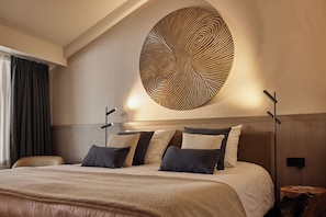 Room | Minibar, in-room safe, desk, blackout curtains
