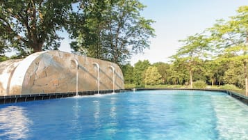 Indendørs pool, 3 udendørs pools