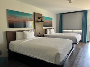 Habitación, 2 camas de matrimonio, no fumadores | Ropa de cama de alta calidad y escritorio